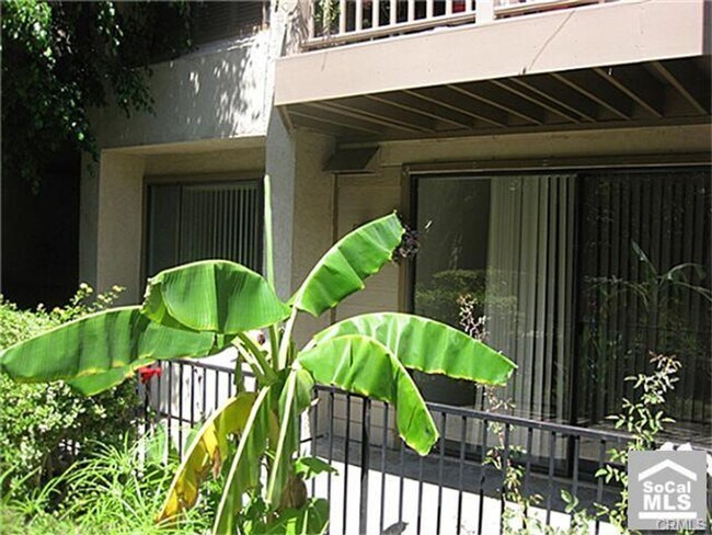 Foto del edificio - Lower 2 Bedroom condo, gated community