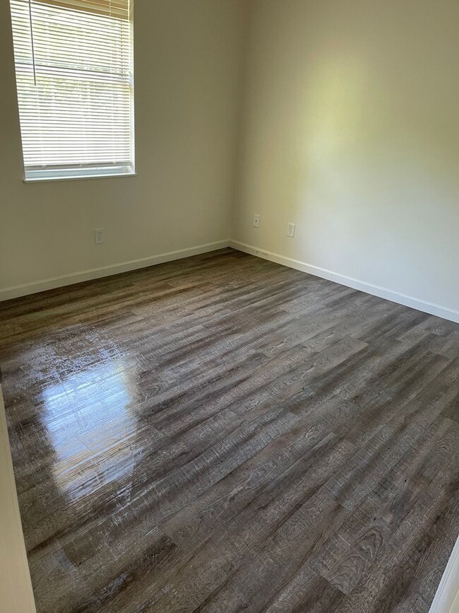 Building Photo - Maynardville 37807 - 2 bedroom 1 bath  Apa...