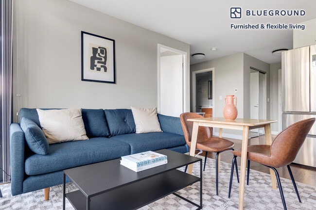 Building Photo - 5910 N Sheridan Rd