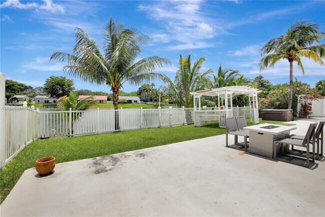 Building Photo - 13440 SW 17th Ct