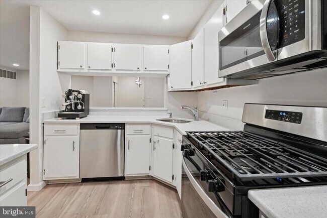 Foto del edificio - 207 Stockton Ct