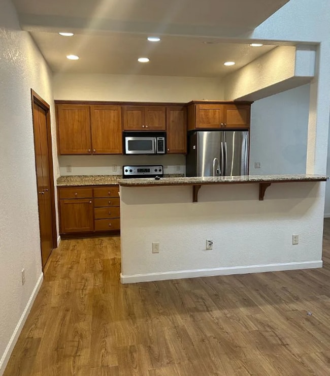 Foto del edificio - East Medford 2 bedroom 1.5 bathroom 2 story townhome