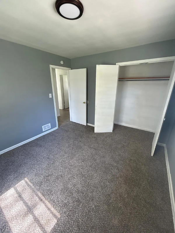Building Photo - 4735 Birchcrest Dr