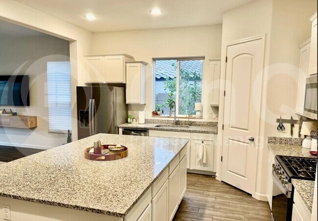 Building Photo - 8526 W Sonoma Way