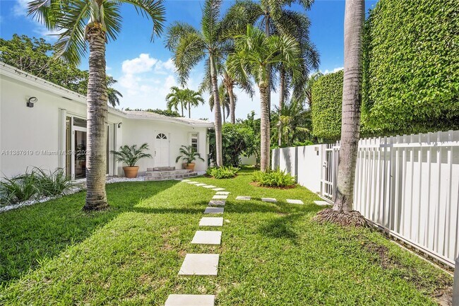 Foto del edificio - 1644 Tigertail Ave