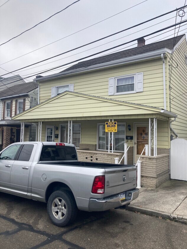 Primary Photo - 136 N Mill St