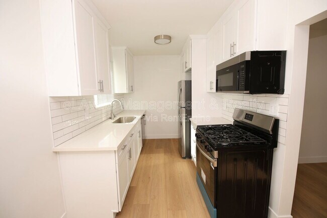 Foto del edificio - 14115 Gilmore St