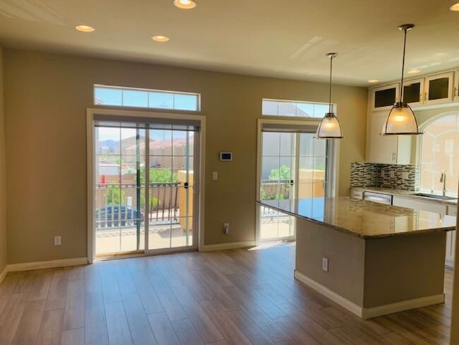 Building Photo - Beautiful Southwest Home with Dual Primary...