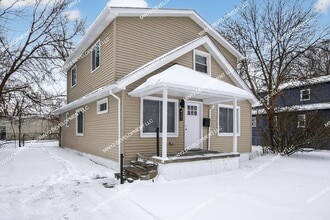 Building Photo - 427 W George Ave