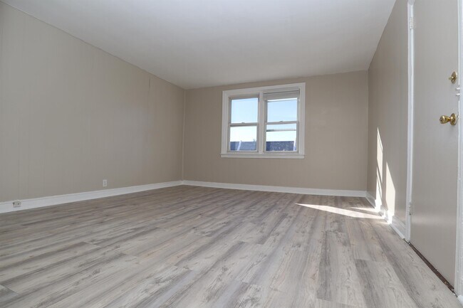 Foto del edificio - 6339 Carnation St