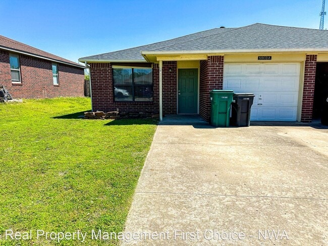 Building Photo - 2 br, 1.5 bath House - 5903 Samantha St. U...