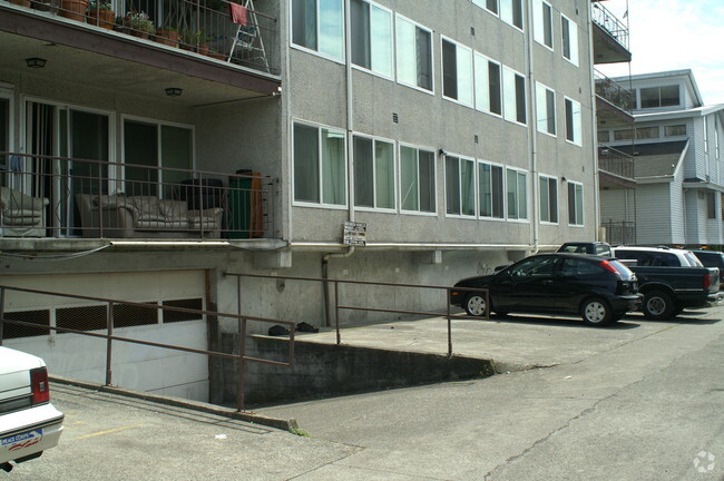  - Iro Apartments