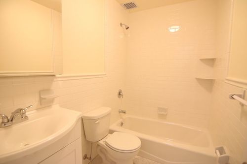 Building Photo - 155 E 75th St