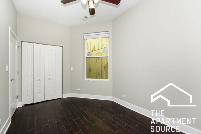 Building Photo - 836 N Milwaukee Ave