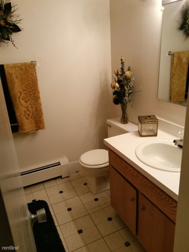 4671 Country Ln, Warrensville Heights, OH 44128 Condo for Rent in