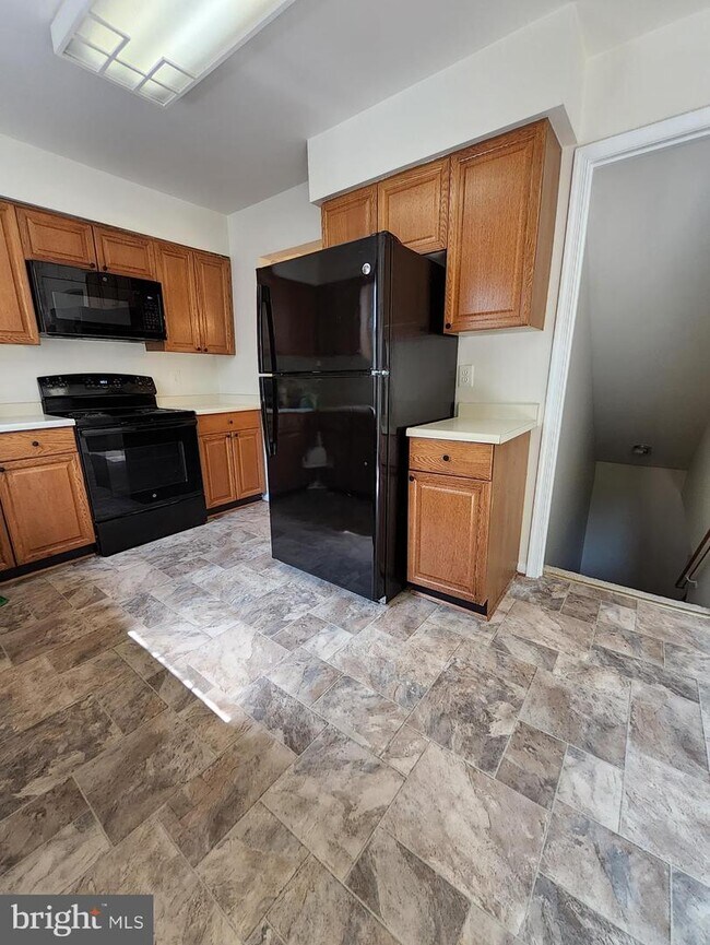 Building Photo - 7801 Brookview Ct