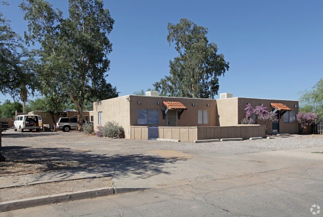 Foto del edificio - Lester Townhomes