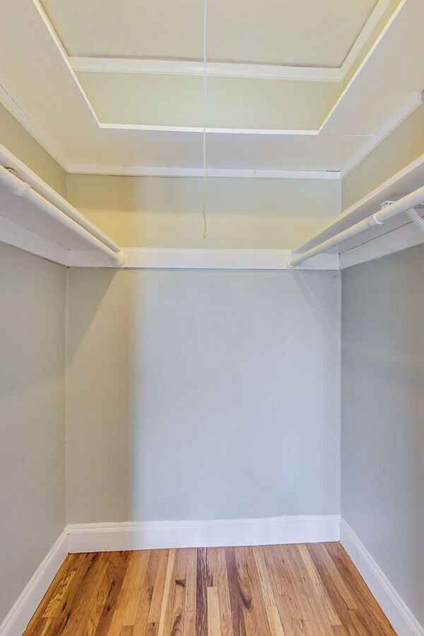 Foto del edificio - 6048 Monroe Ave