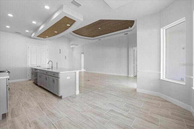 Building Photo - 60 Del Palma Dr