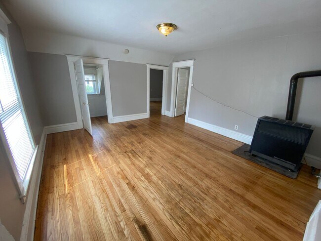 Building Photo - 1036 Alpine NW