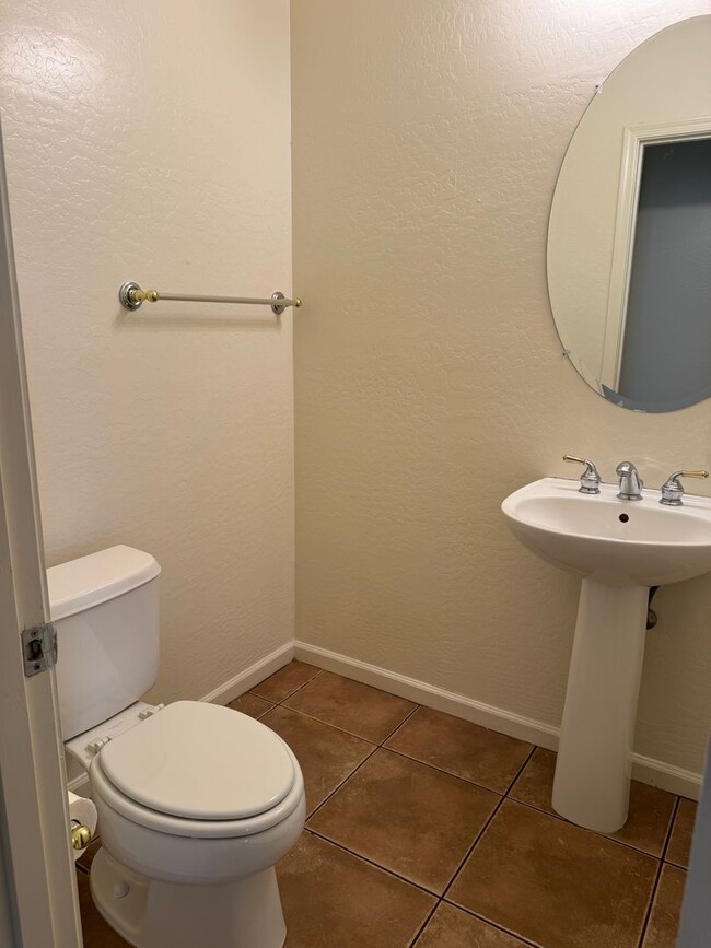Building Photo - 4 BEDROOMS HOME IN SOSSAMAN ESTATES