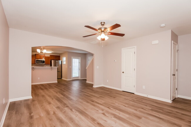 Building Photo - 204 Ravenridge Ct