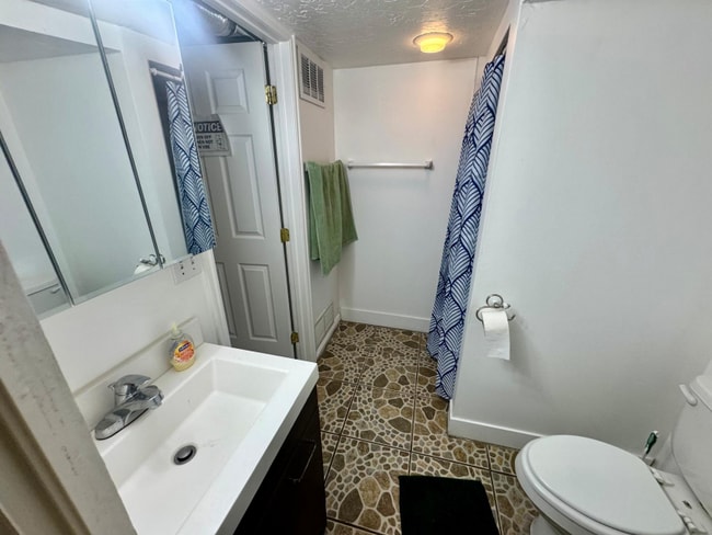Building Photo - 1509 S Foothill Dr
