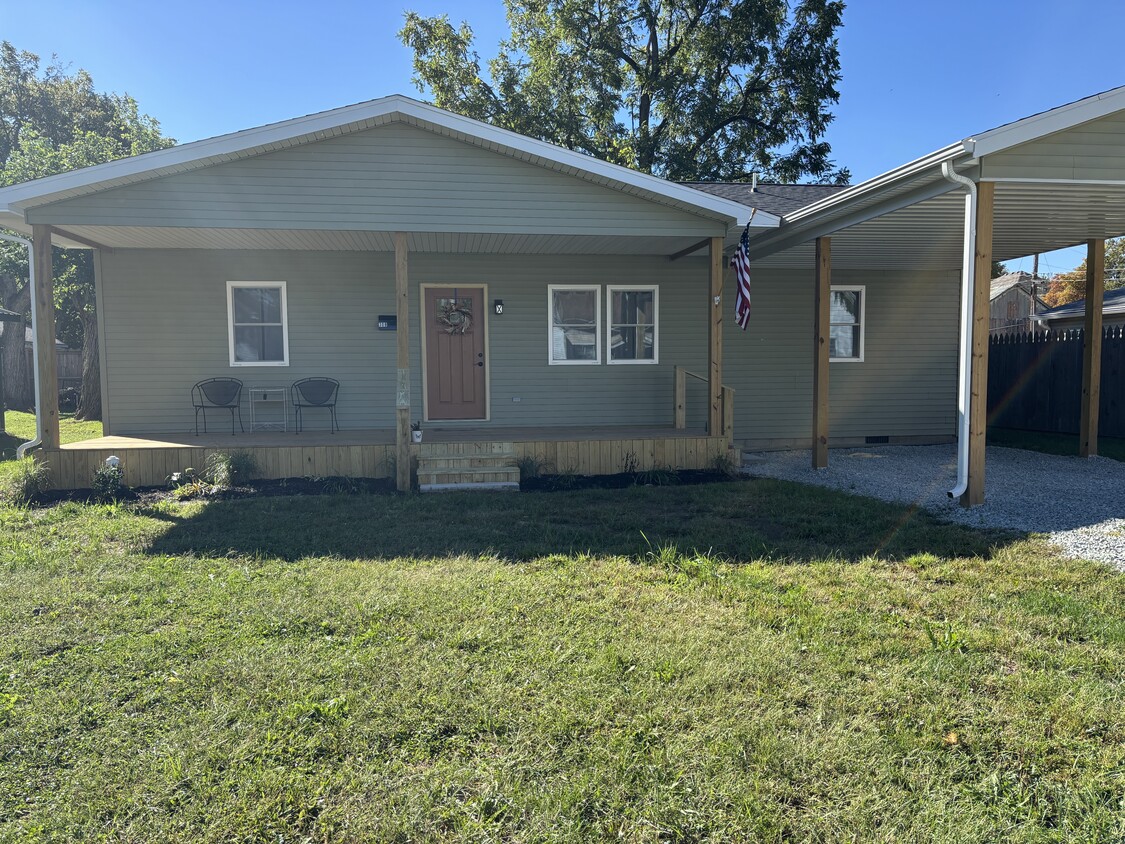 Primary Photo - 308 W Parkway Dr