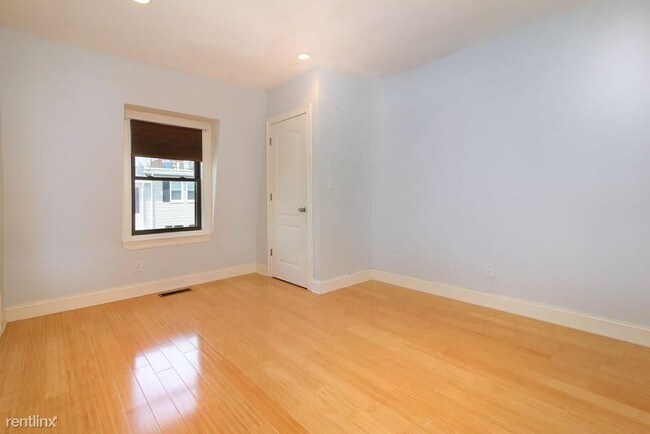 Foto del edificio - 3 br, 1 bath Apartment - 156 O St Unit 2MA