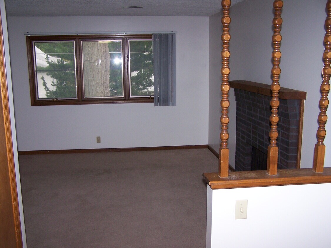 living room - 412 S 24th St