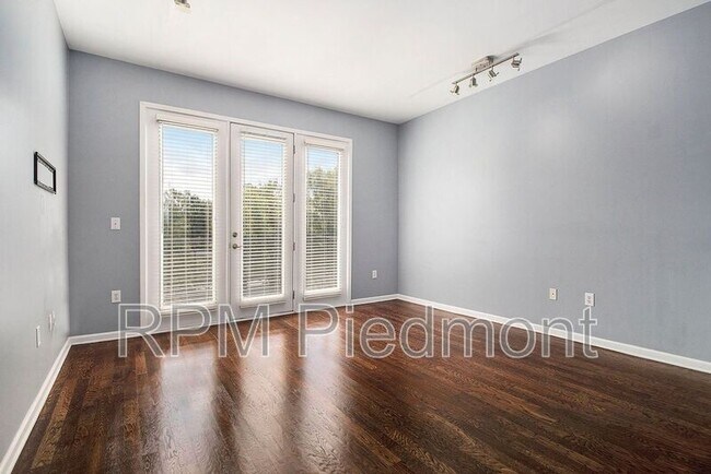 Foto del edificio - 5300 Peachtree Rd
