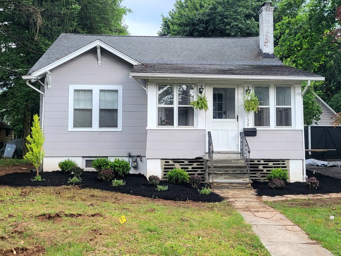 Primary Photo - 132 Parkway