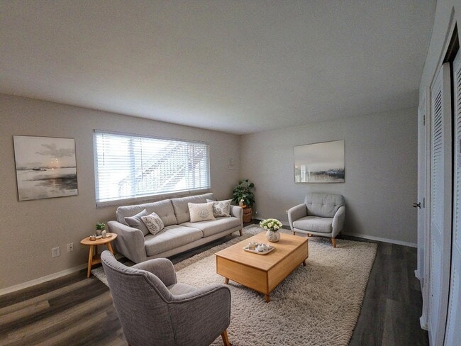 Photo - 1015 E Pearl St Apartment