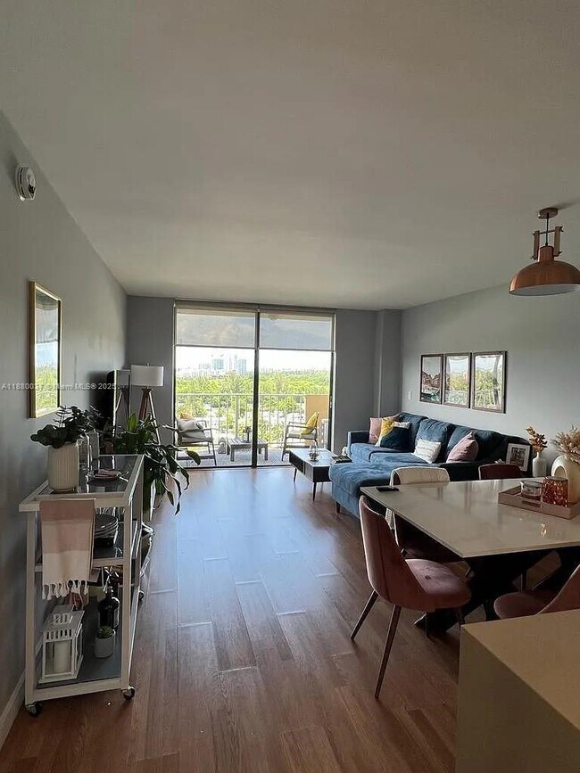 Foto del edificio - 2350 NE 135th St