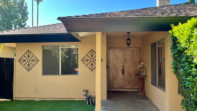 patio delantero - 20222 Valerio St