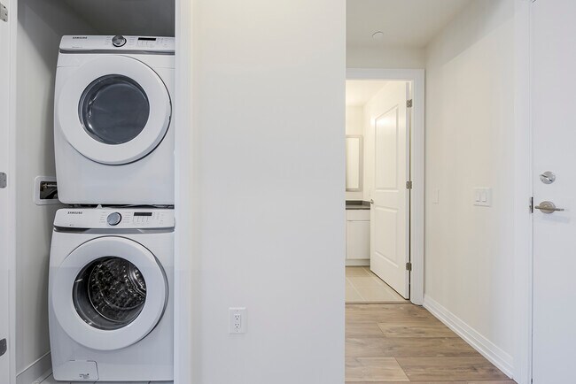 Photo du bâtiment - 50-750 Thomas Riley Rd