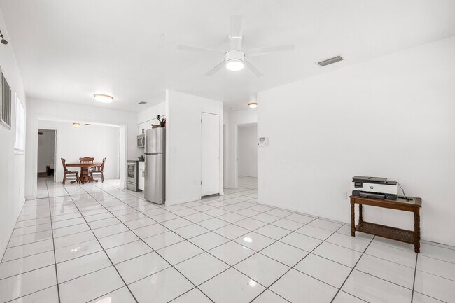 Building Photo - 311 N Arcadia Ave