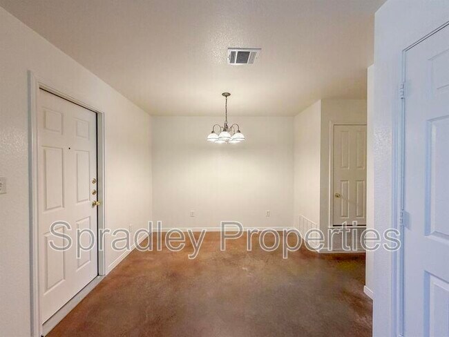 Building Photo - 5608 Luxor Dr