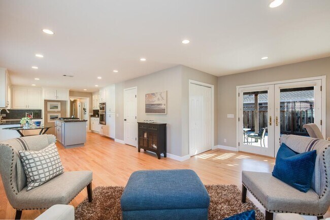 Building Photo - 2461 Plummer Ave