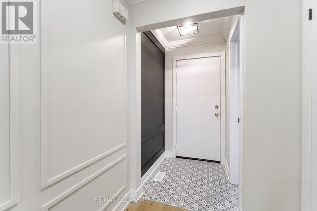 Building Photo - 4197 Longmoor Dr