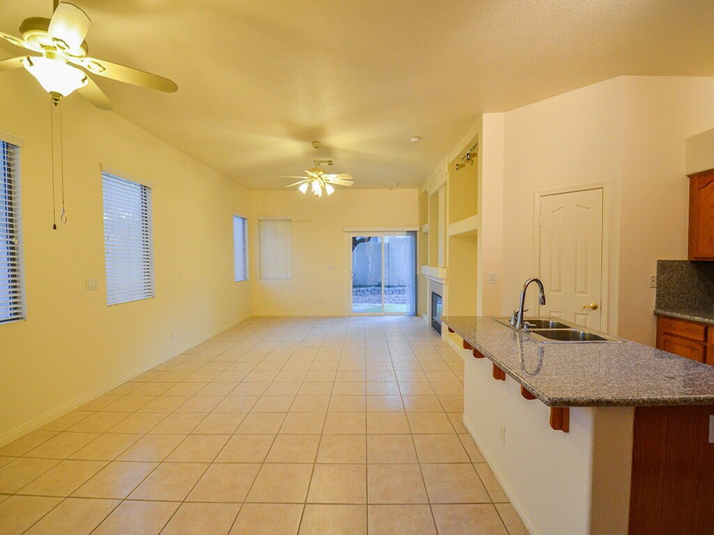 Building Photo - "Charming 3-Bed Oasis with 2 Baths in Heart of Las Vegas - 1884 Sq Ft of Comfort!"