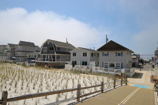 Building Photo - 3470 Ocean Rd