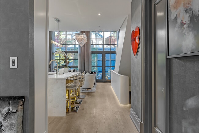 Building Photo - 109 Hazelton Ave