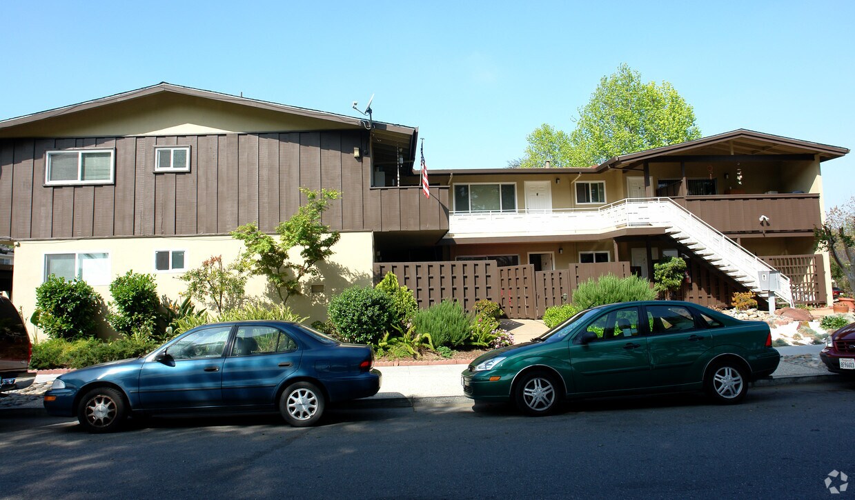Building Photo - 2960 Van Sansul Ave