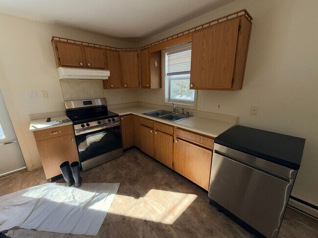 Foto del edificio - 98 Ledge Hill Rd