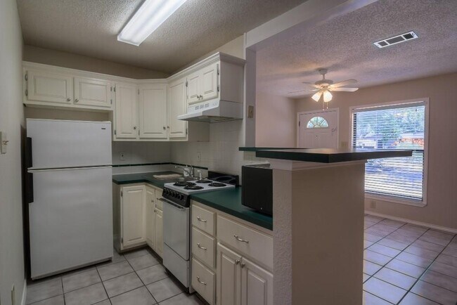 Foto del edificio - 1615 Westmoor Dr