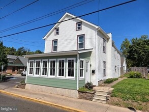 Building Photo - 513 E Walnut St