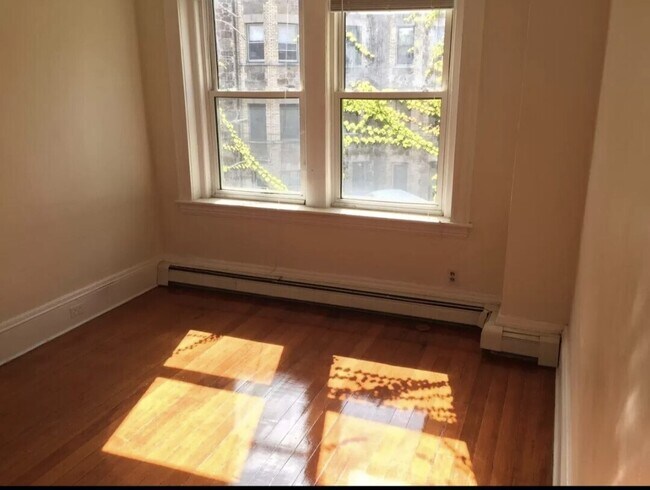 Foto del edificio - 187 Winthrop Rd