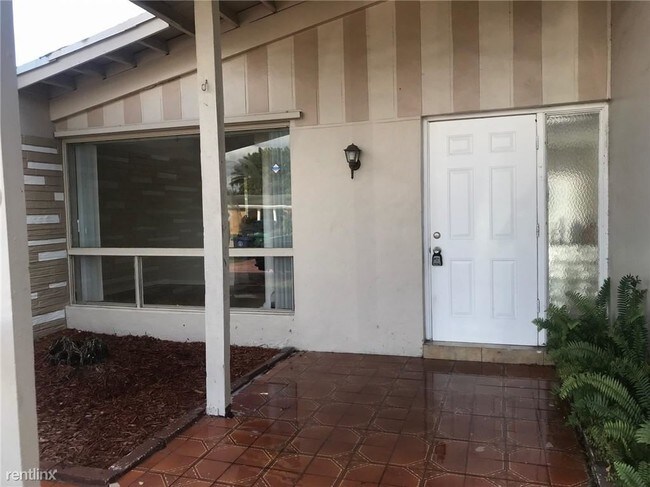 Building Photo - 4 br, 3 bath House - 6760 Petunia Dr # 1