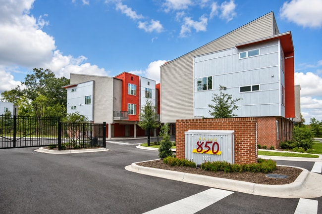 Building Photo - Arive 850